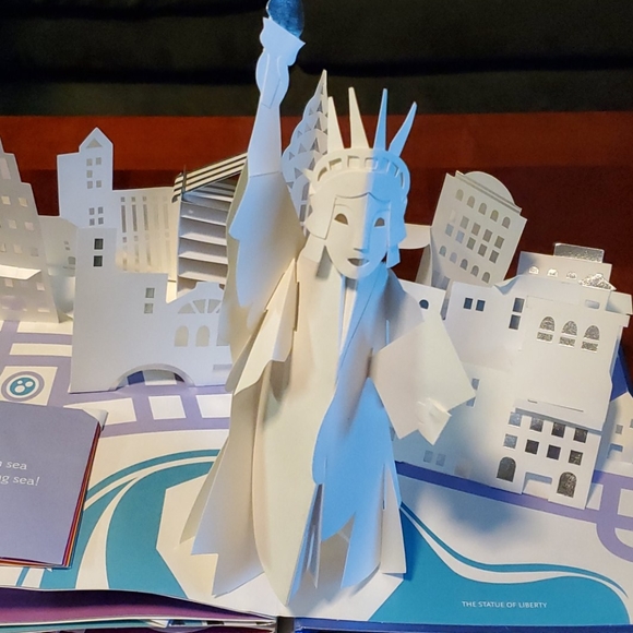 America POP UP Book 10x8 - Picture 13 of 16